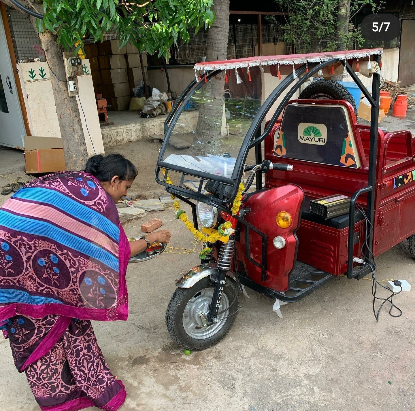 Electric eco-friendly load carrier